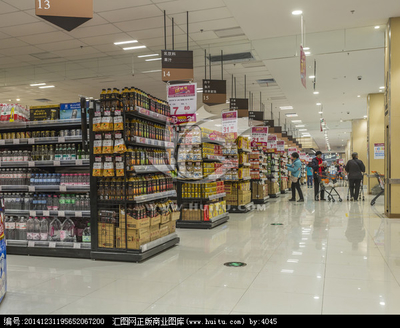 光影交織的現(xiàn)代市井 超市內(nèi)景攝影的藝術(shù)與記錄